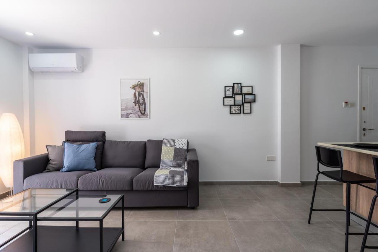 Odyssey - Captivating 2-Bedroom Retreat In Larnaca Exterior photo